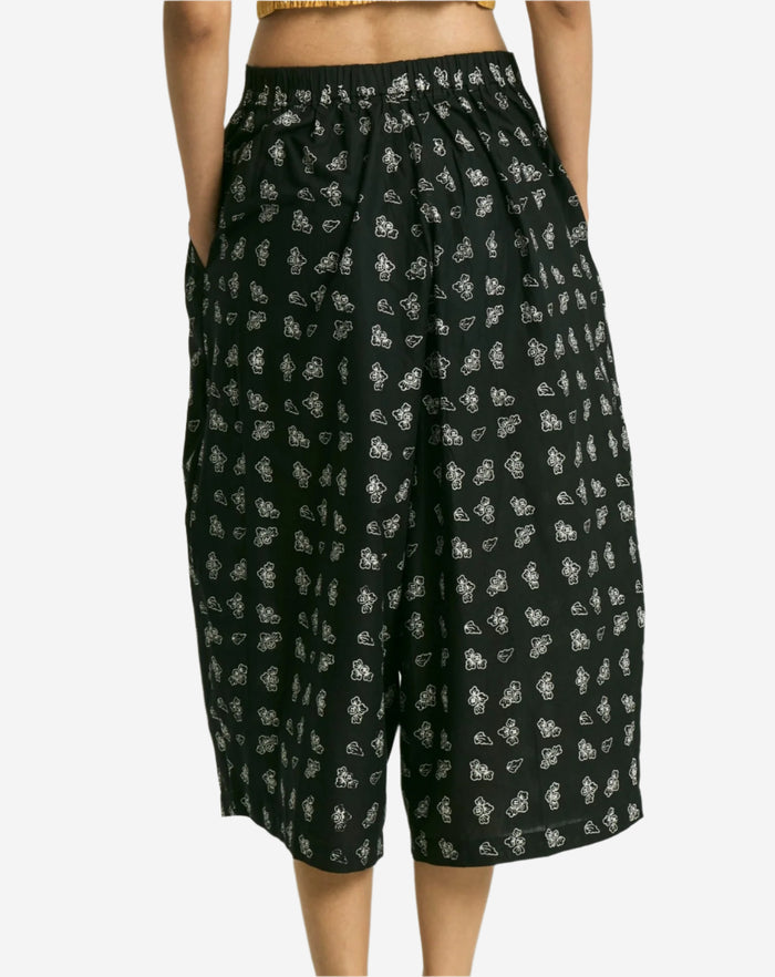"Bunga Pencar" - Two Buttons Midi Pants