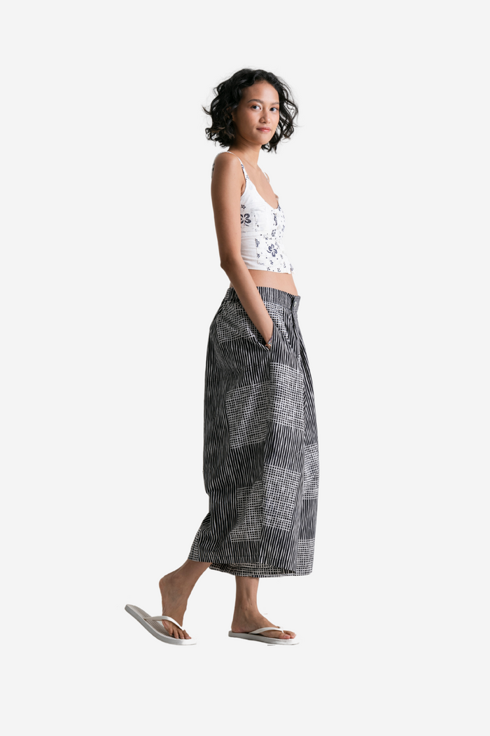 "Lapis" - Two Buttons Midi Pants