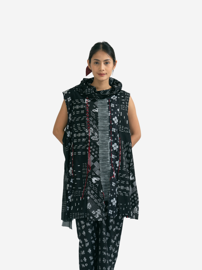 “Nada” - Sleeveless Blouse