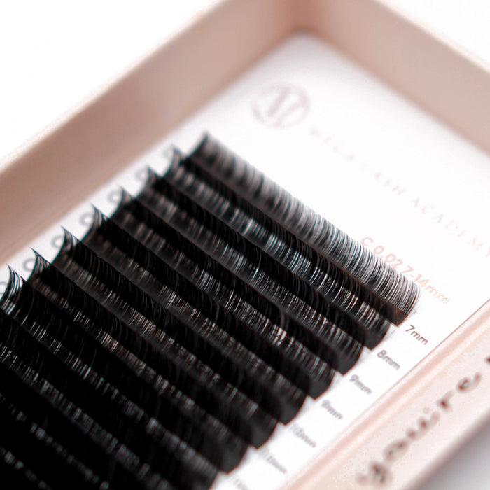 0.02 Cashmere Ultra Matte Volume Lashes