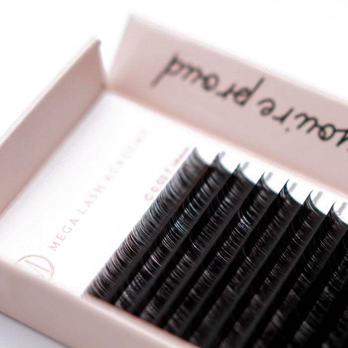 0.02 Cashmere Ultra Matte Volume Lashes