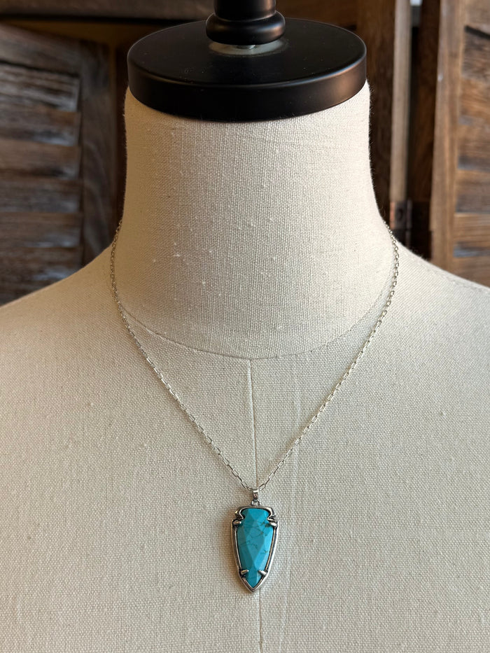 Turquoise arrowhead pendant necklace with drop-style centerpiece