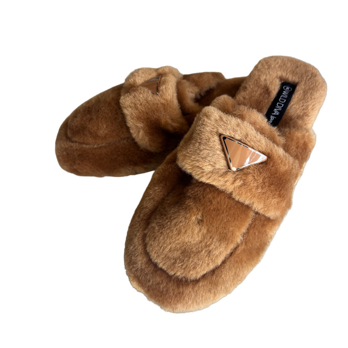 Cozy & Chic Faux Fur Slides