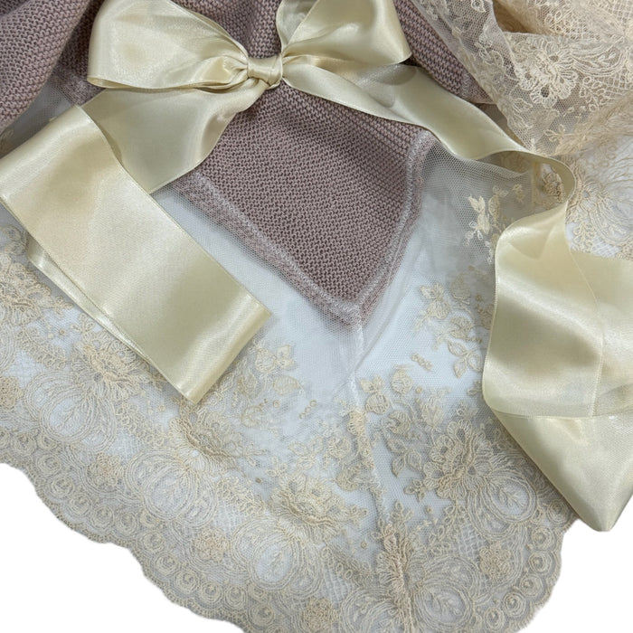 Amelia Luxe Dusty Pink with Beige Knitted Blanket