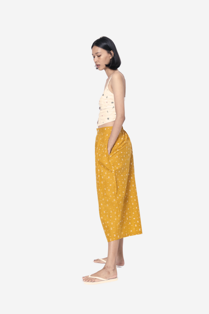 "Bambu" - Two Buttons Midi Pants