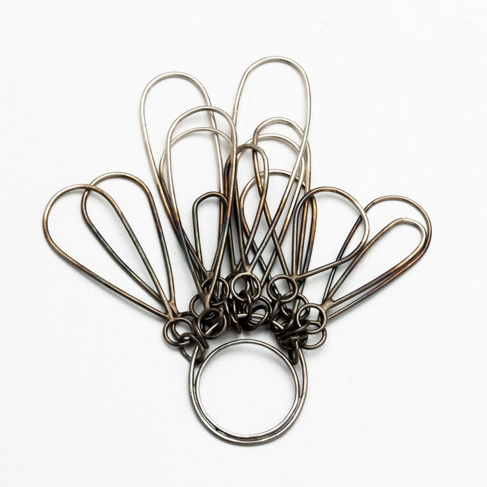 Barbara Knuth - Oscillate
