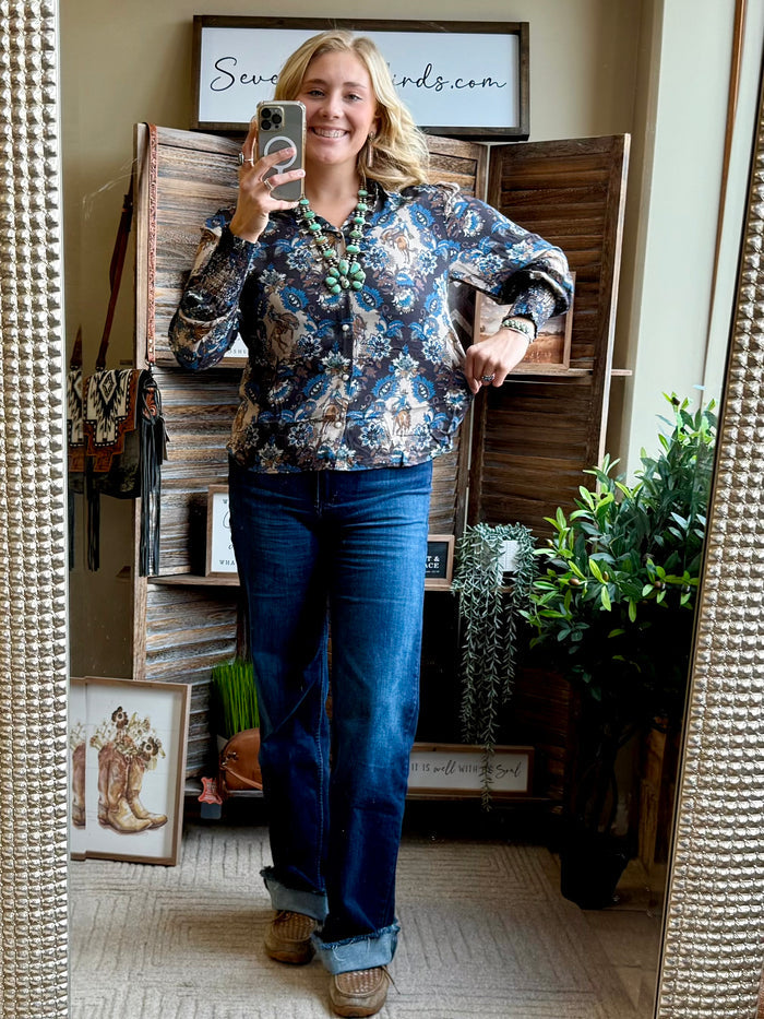 Damask blouse with dark blue and gold print, long sleeves, button-down front