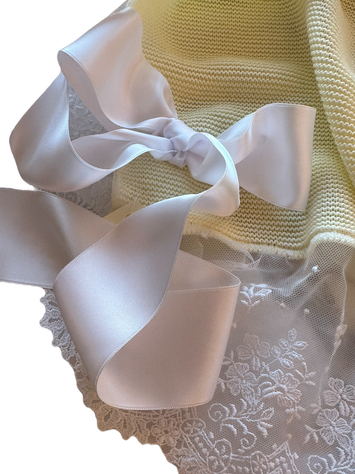 Fefe Luxe Light Yellow with White Knitted Blanket