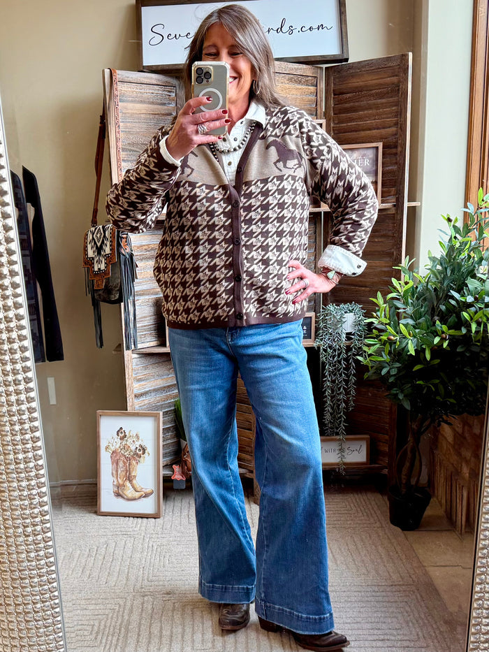 Houndstooth horse-pattern cardigan, brown and cream, long sleeves with front zipper