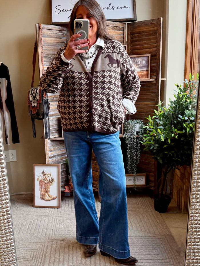 Houndstooth horse-pattern cardigan with front zipper, long sleeves, and brown-and-cream knit
