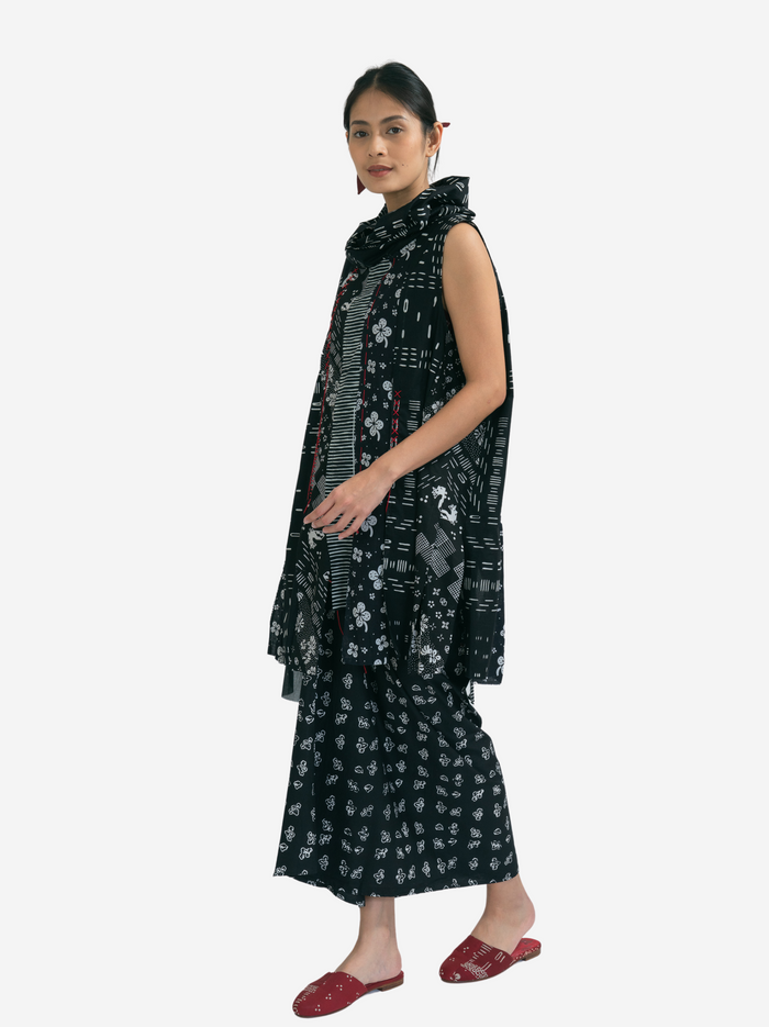 “Nada” - Sleeveless Blouse