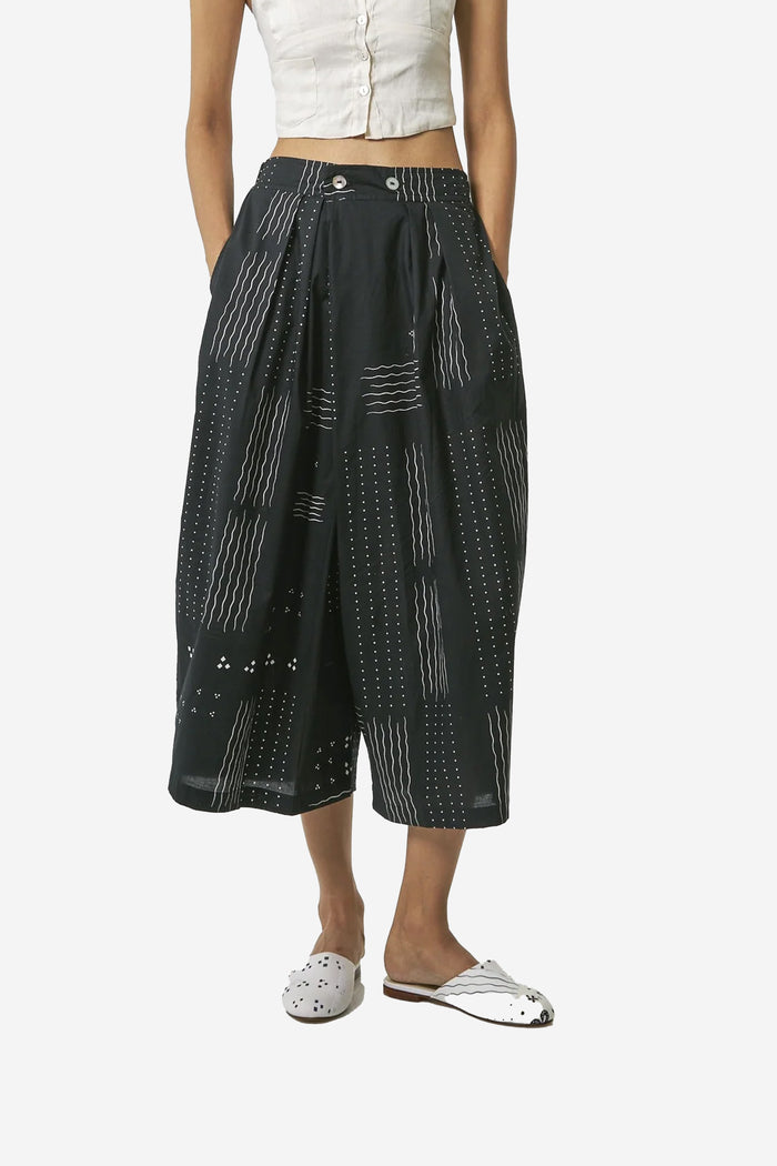 "Ombak Laut" - Two Buttons Midi Pants