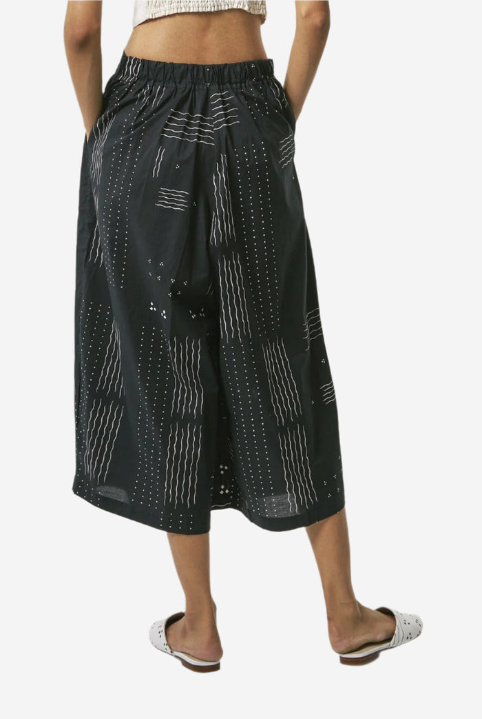 "Ombak Laut" - Two Buttons Midi Pants