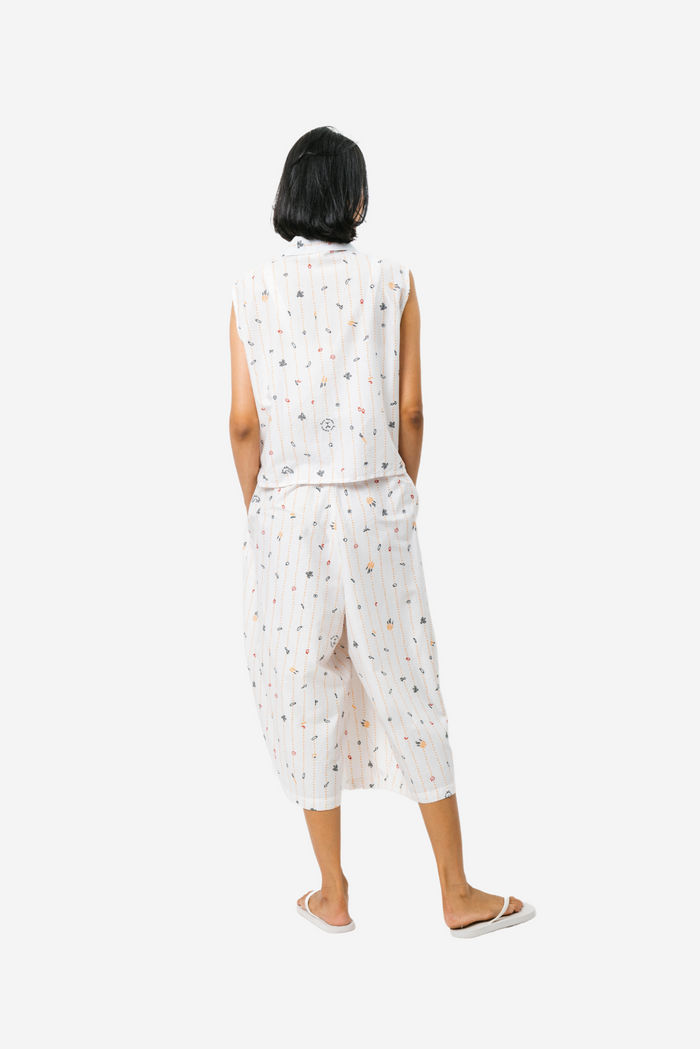 "Sejauh Mata Memandang X Dian Sastrowardoyo " "Tumbuh" - Padma Sleveless Shirt
