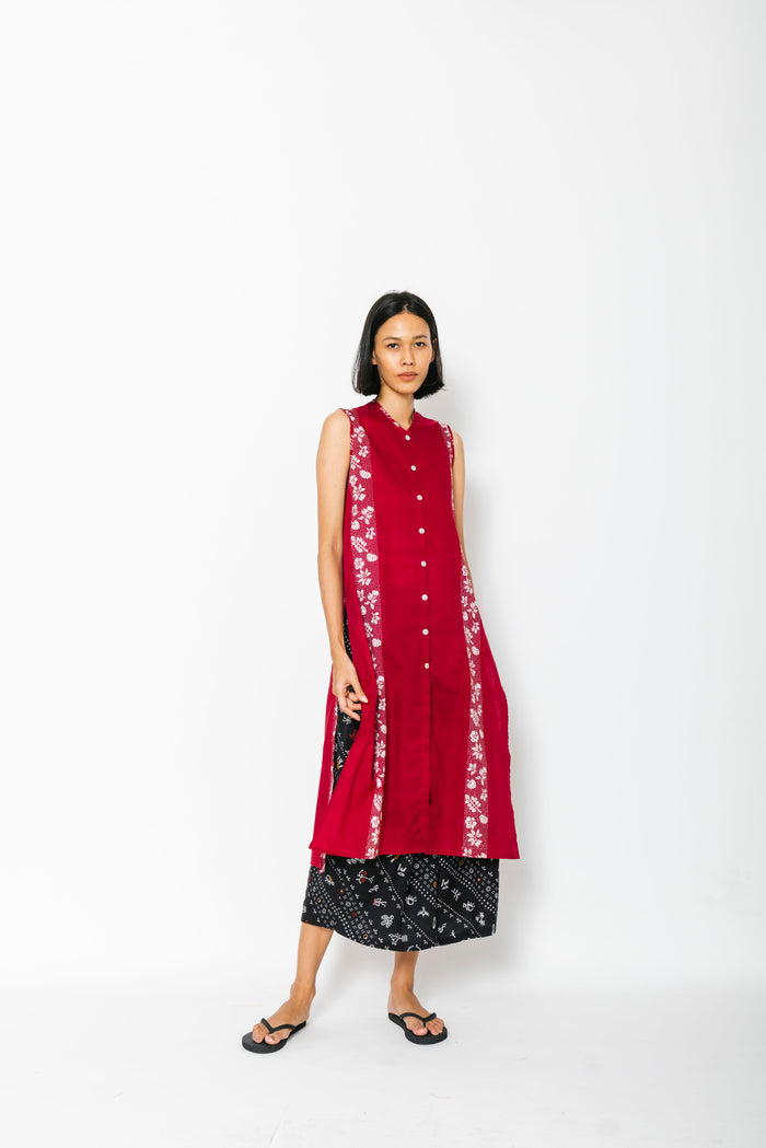 "Sejauh Mata Memandang X Dian Sastrowardoyo" "Tumbuh & Flora" - Baju Santai
