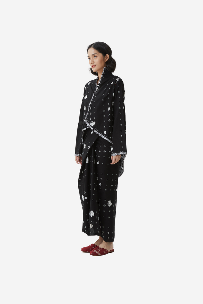 "Sejauh Mata Memandang x Eko Nugroho" Kebaya Bintang