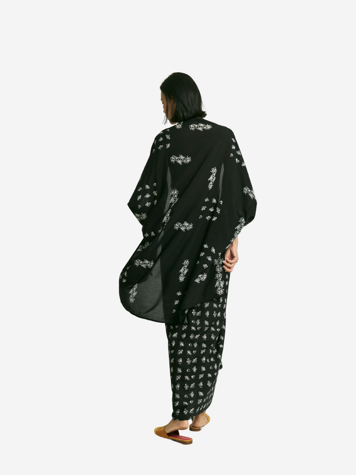 "Untaian Bunga Pencar" - Outer