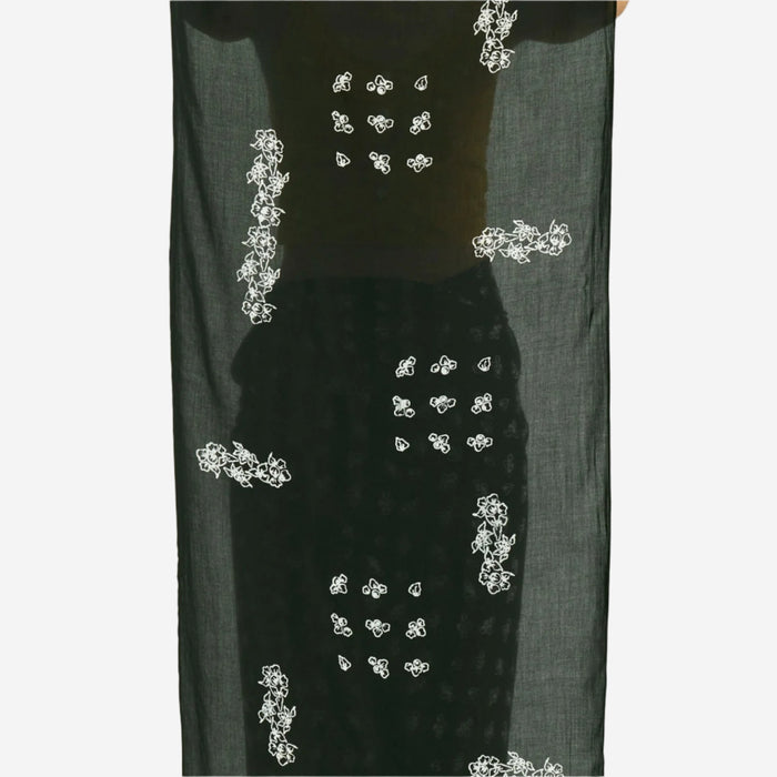 "Untaian Bunga Pencar" - Shawl